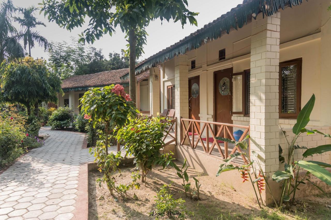 Eden jungle resort Sauraha Exterior foto